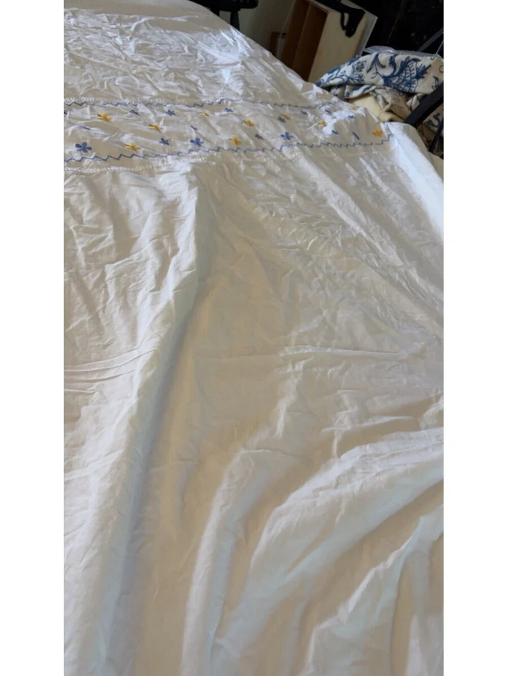 Divatex Twin White Cotton Duvet Embroidered Blue Yellow Flowers Button Close
